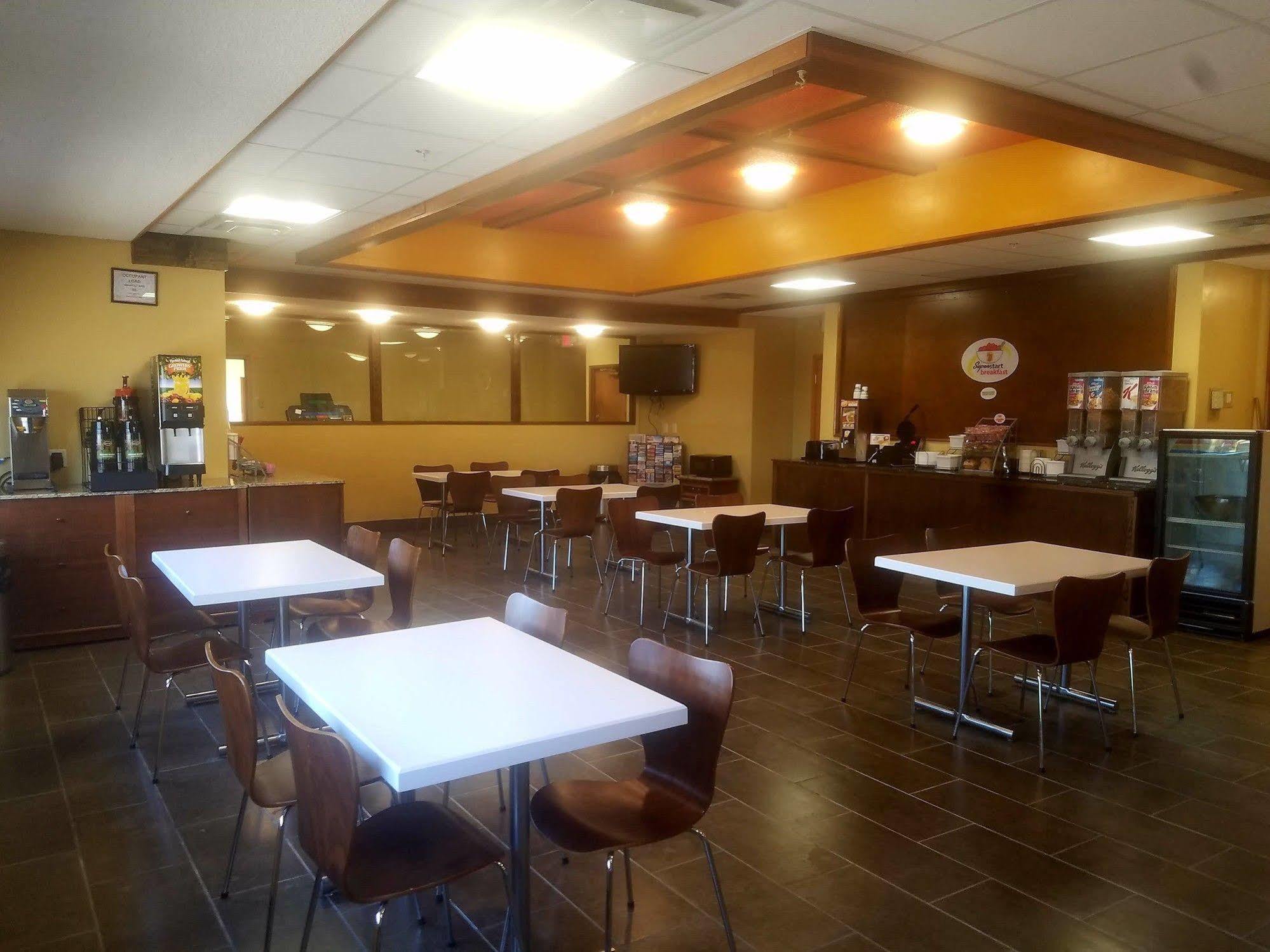 Super 8 By Wyndham Casper East/Evansville Buitenkant foto